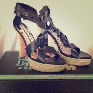 New! NWT Harajuku Lovers Black Leather heel
